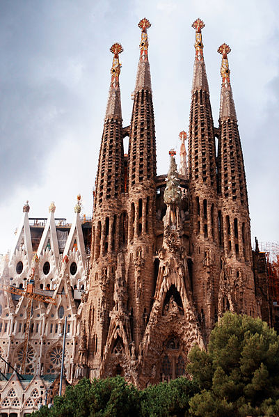 View_of_Nativity_Façade_of_Basilica_and_Expiatory_Church_of_the_Holy_Family_(Basílica_i_Temple_Expiatori_de_la_Sagrada_Família)_(_UNESCO_World_Heritage_Site)._Barcelona,_Catalonia,_Spain